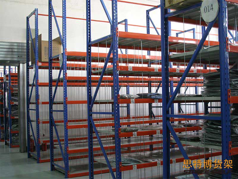 Clothing storage rack